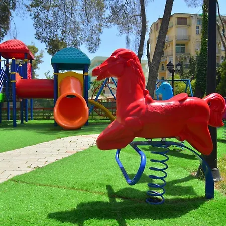 Sandy Θέρετρο Golem (Tirana)