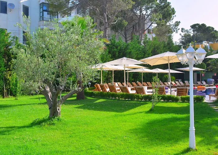 Sandy Golem (Tirana)